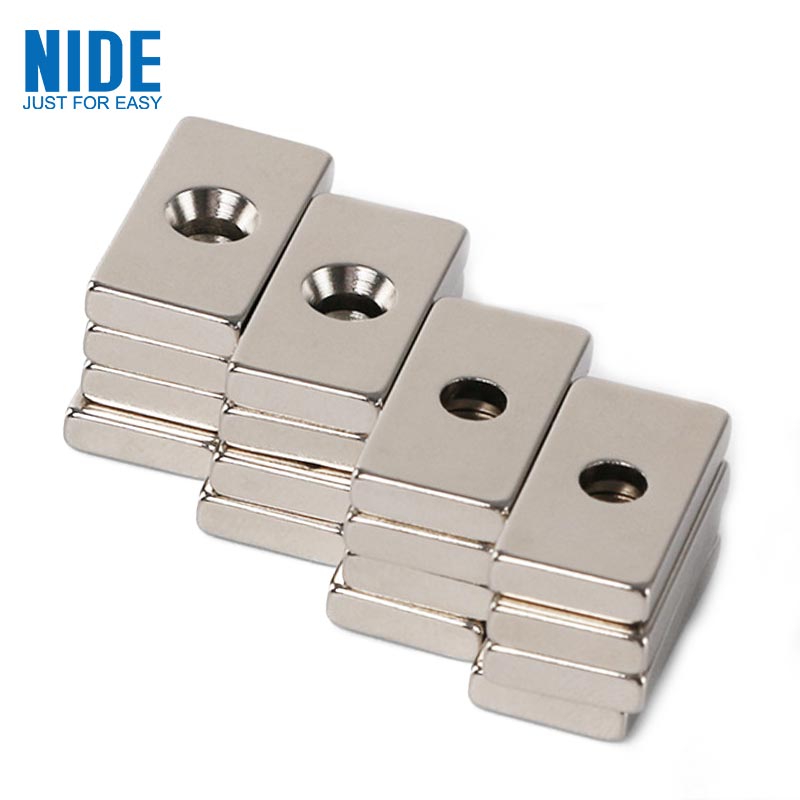 Magnet Neodymium Sgwâr Cryf Sintered NdFeB Magnet Gyda Twll